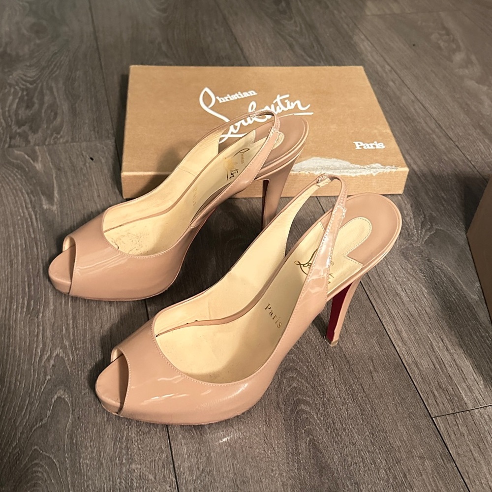 Christian Louboutin Nude Patent Peep-Toe Pumps with Red Soles - Picture 4 of 8